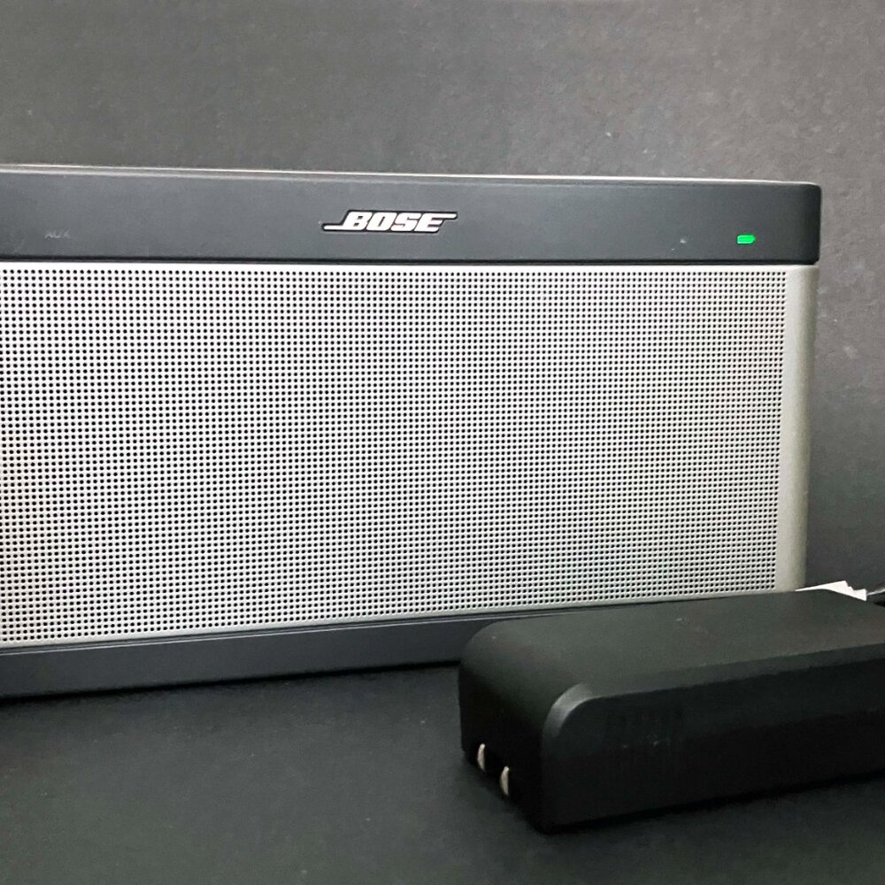 Bose Soundlink III Bluetooth Speaker / Auxiliary _ Great Sound & Condition! 12+h